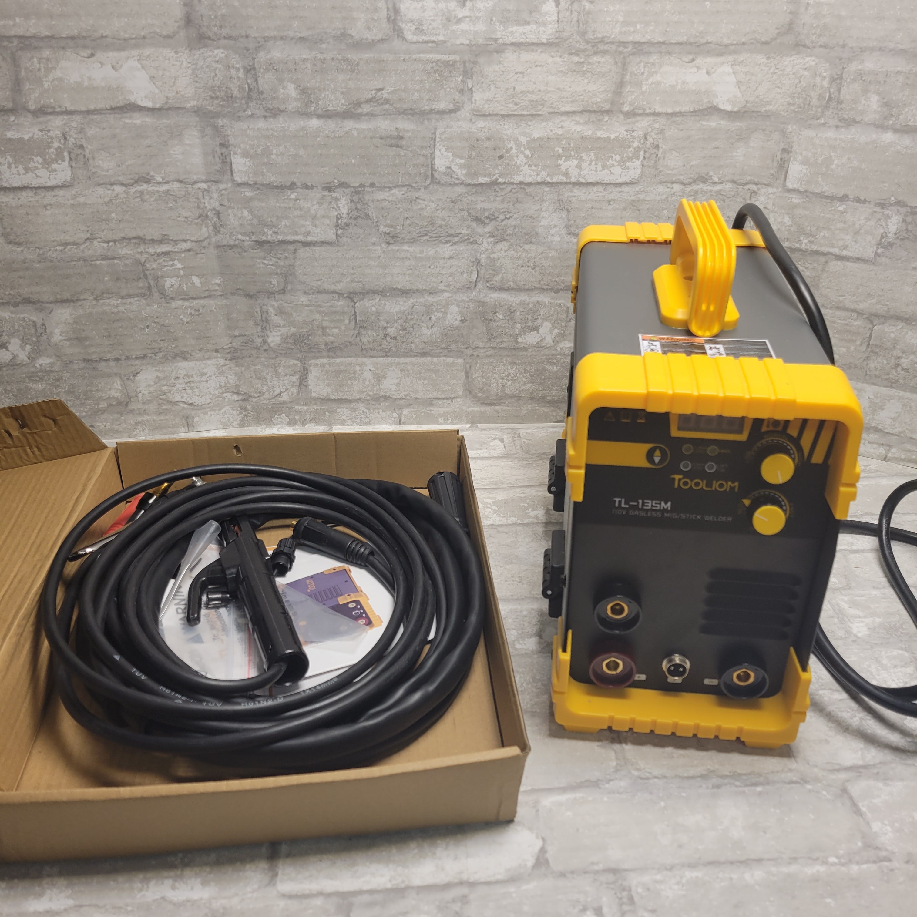 TOOLIOM 135M Flux Core Welder MIG Welder 110V 3-in-1 Welding Machine (8070357942510)